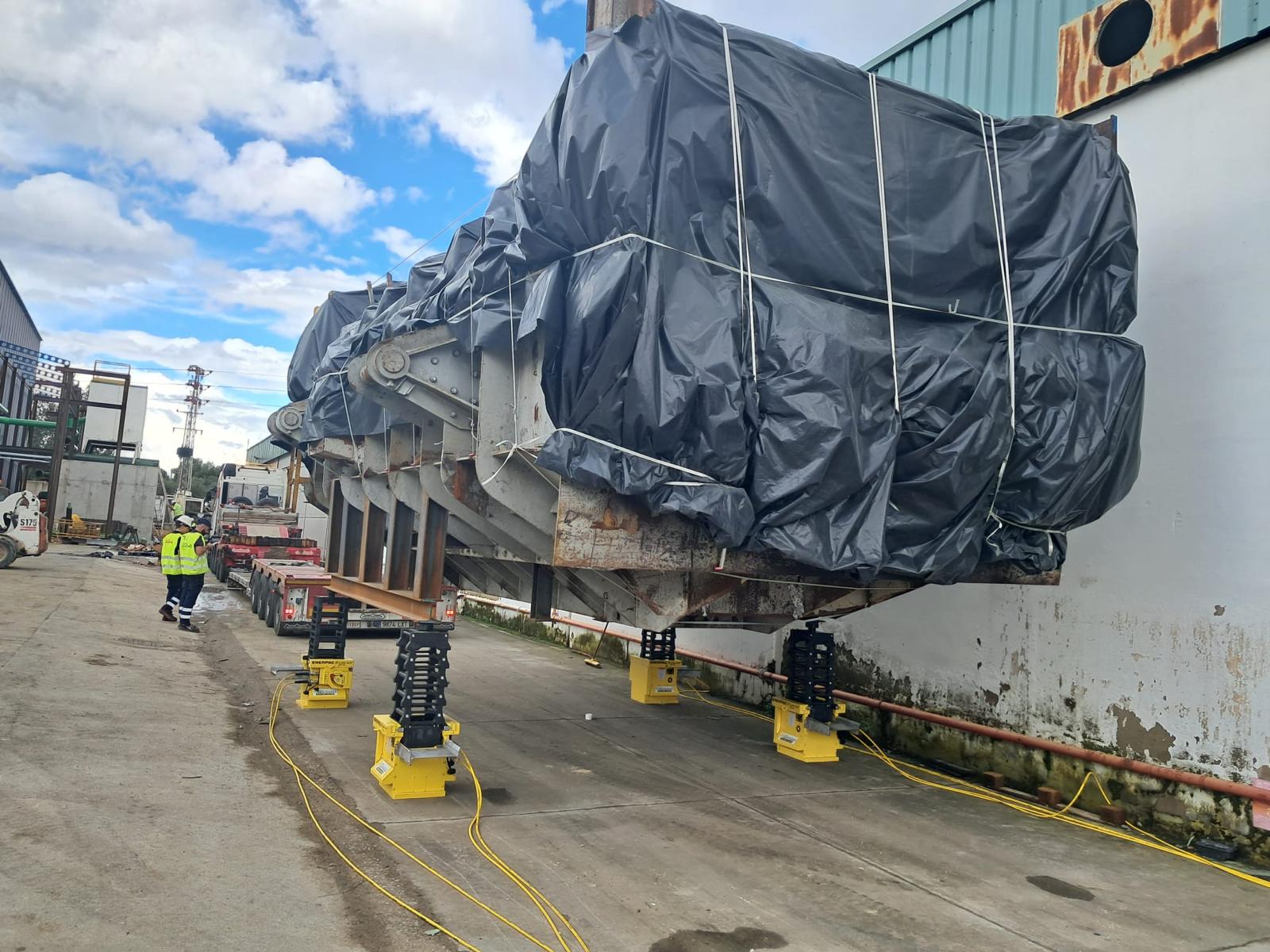 Sistema hidráulico Holmatro de deslizamiento de 500 TN - Grúas Maestranza Sevilla